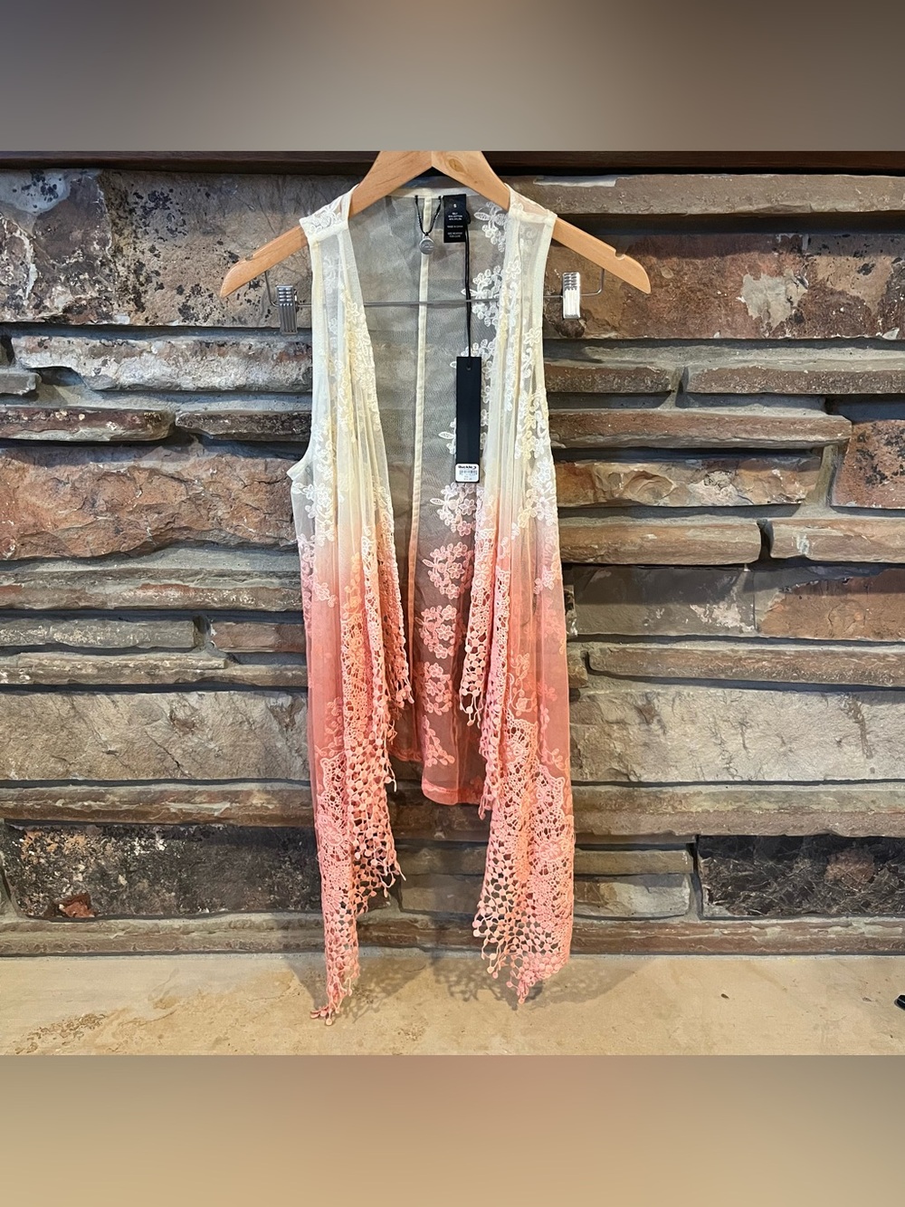 Buckle BKE Floral Lace Waterfall Vest in Ombre Cream and Orange